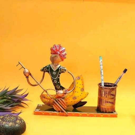 Classic Handcrafted Iron Musician Pen Stand – Decorative Showpiece & Desk Organizer